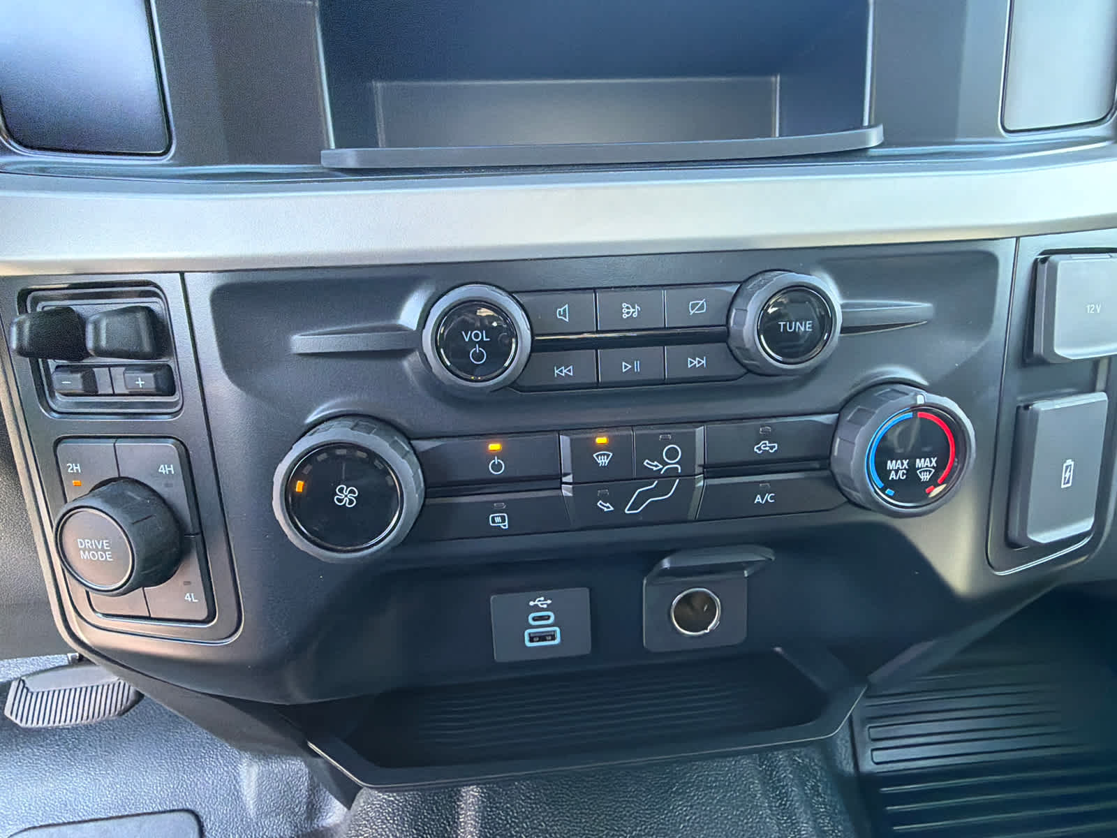 2024 Ford Super Duty F-550 DRW XL