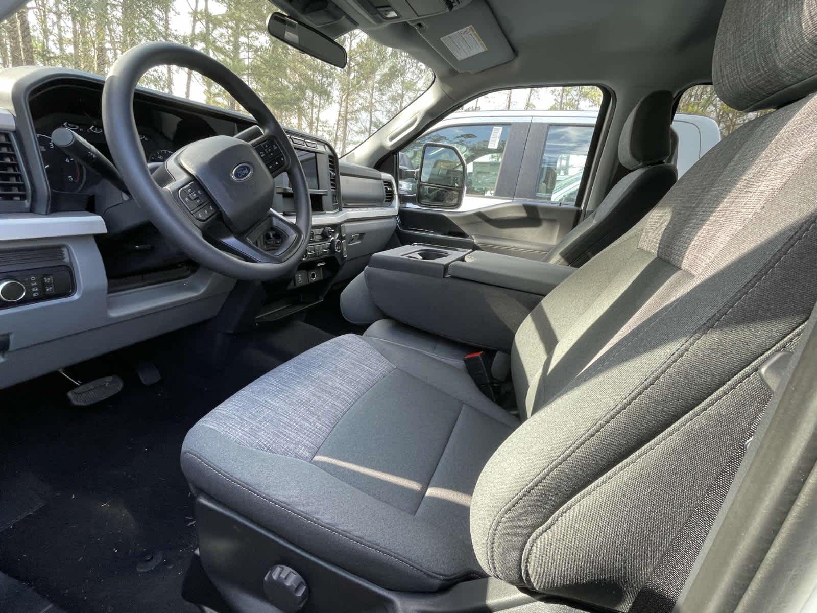 2024 Ford Super Duty F-550 DRW XLT