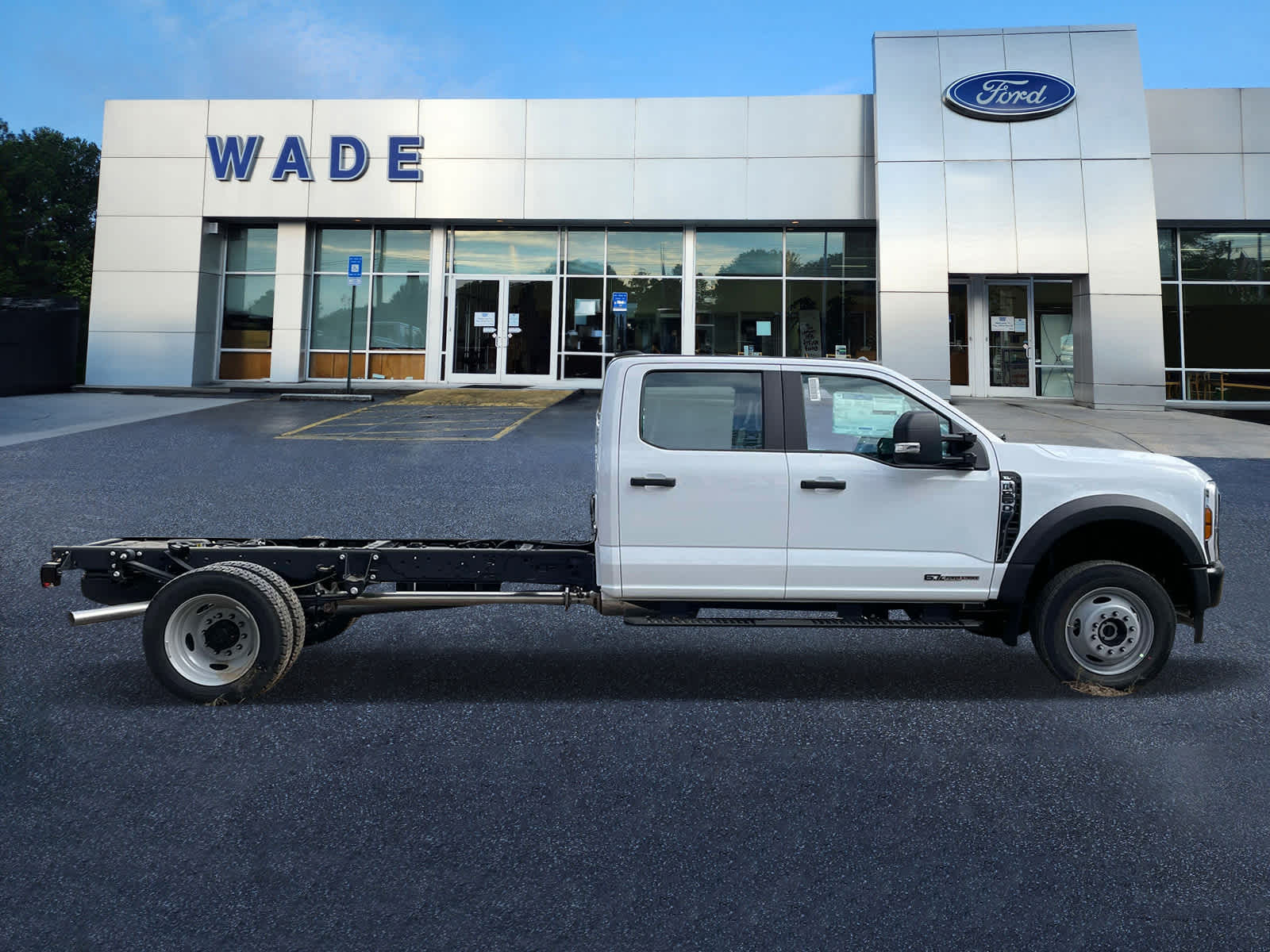 2024 Ford Super Duty F-550 DRW XLT