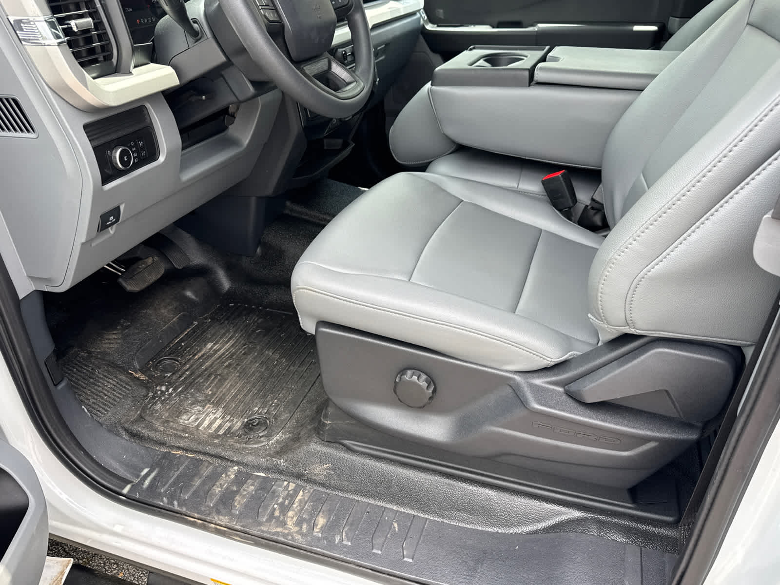 2023 Ford Super Duty F-550 DRW XL