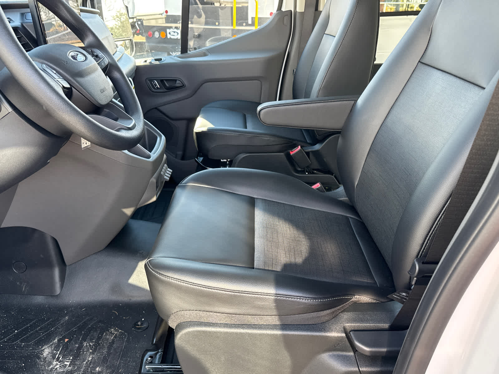 2025 Ford Transit T-350 148" Med Rf 9950 GVWR RWD