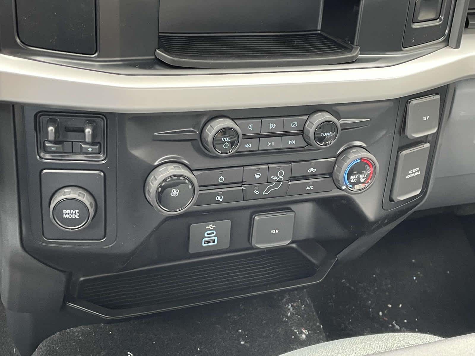 2024 Ford Super Duty F-600 DRW XLT