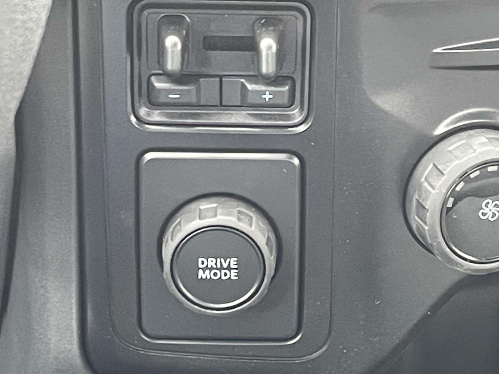 2024 Ford Super Duty F-600 DRW XLT