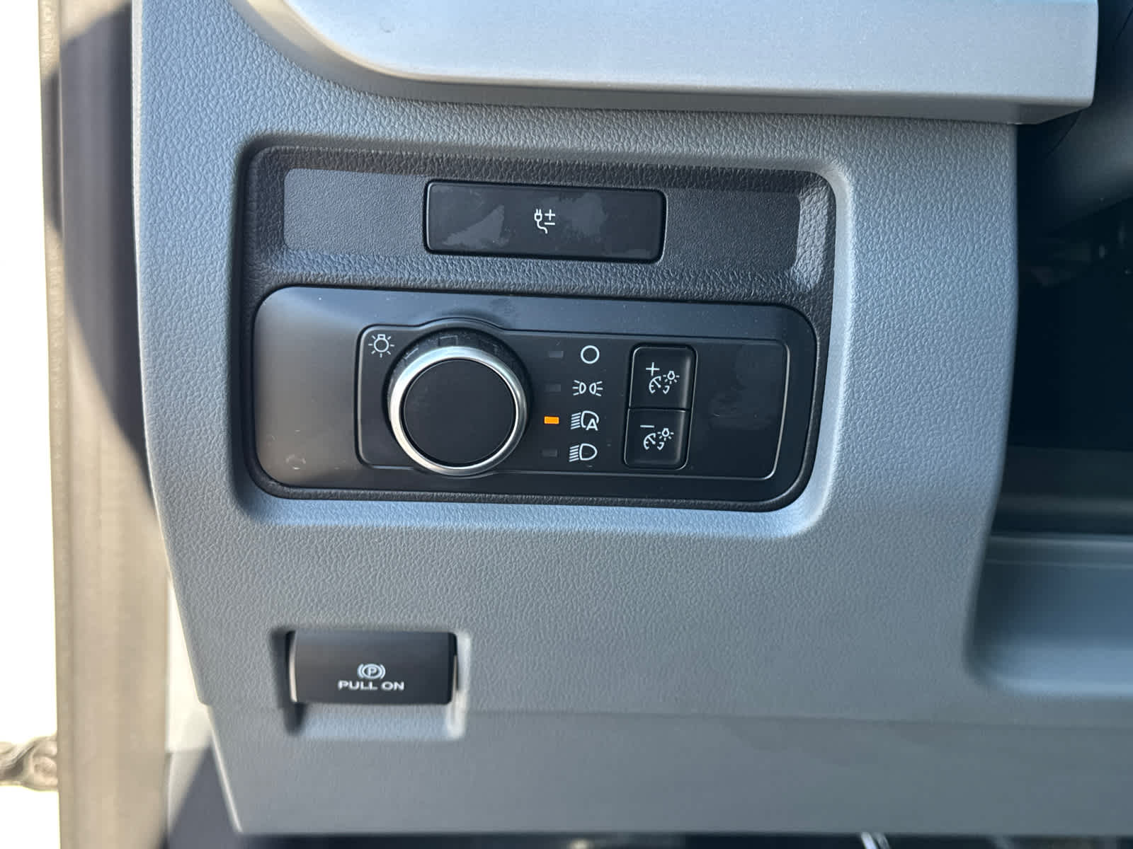 2024 Ford Super Duty F-600 DRW XL