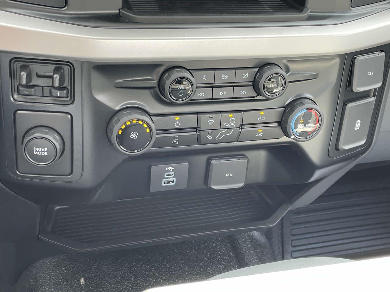 2024 Ford Super Duty F-350 DRW XL