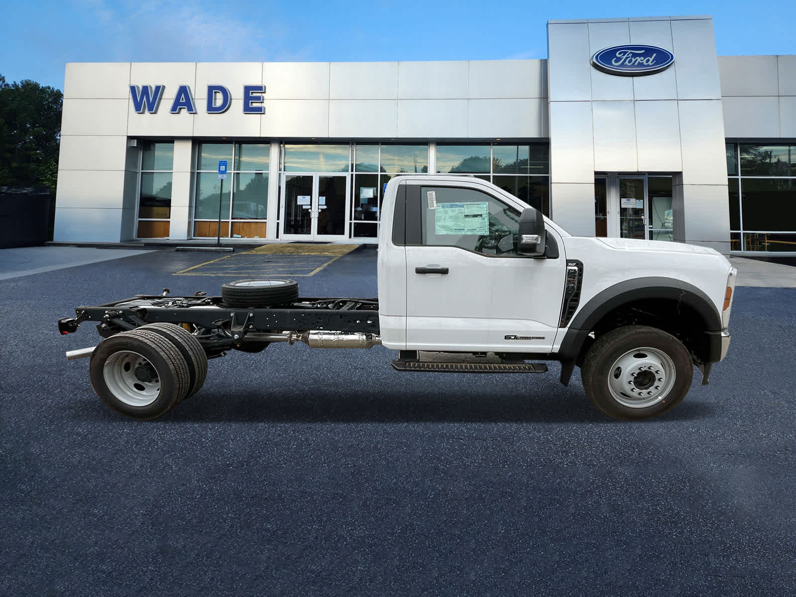 2024 Ford Super Duty F-450 DRW XLT