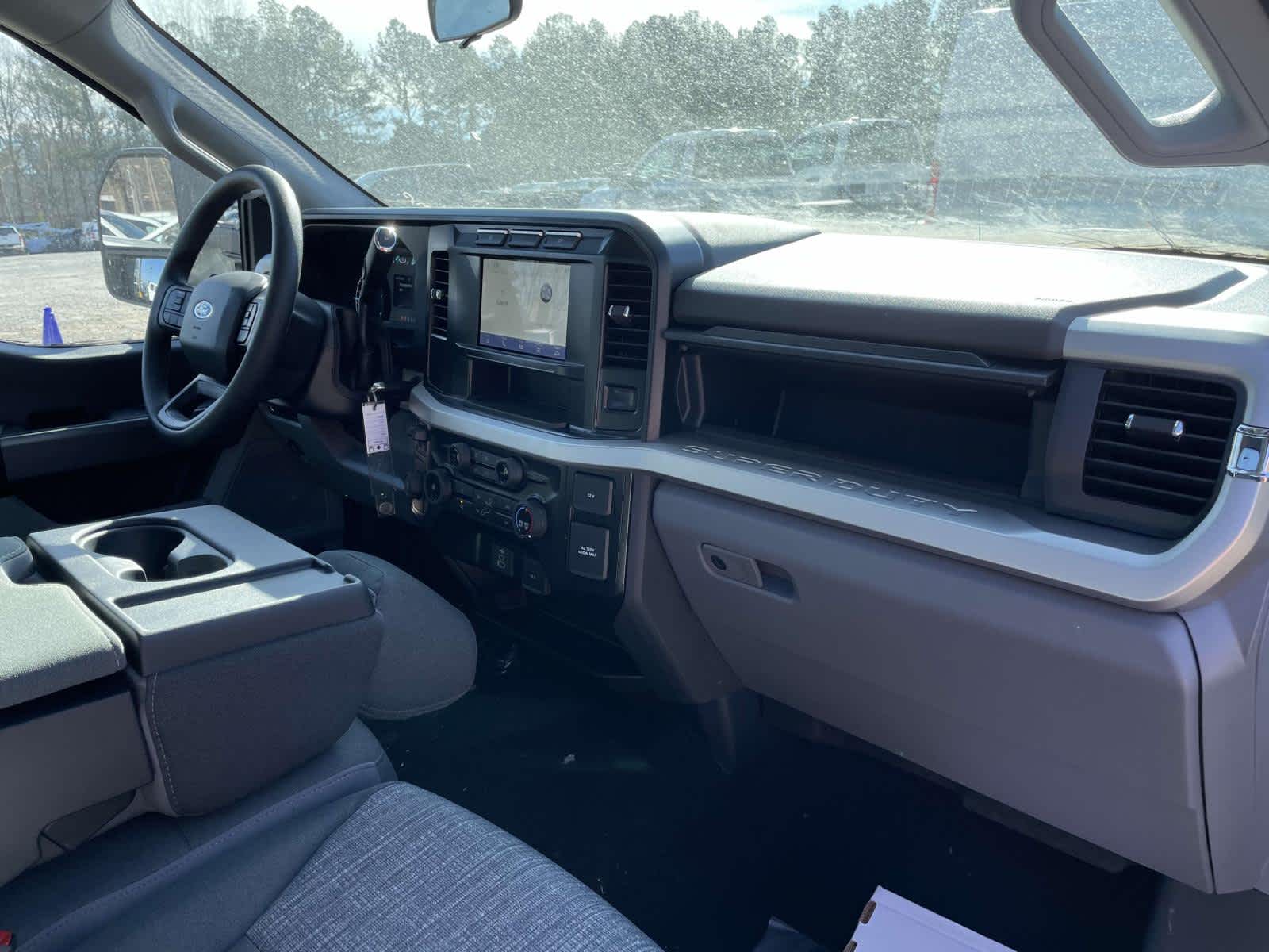 2024 Ford Super Duty F-450 DRW XLT