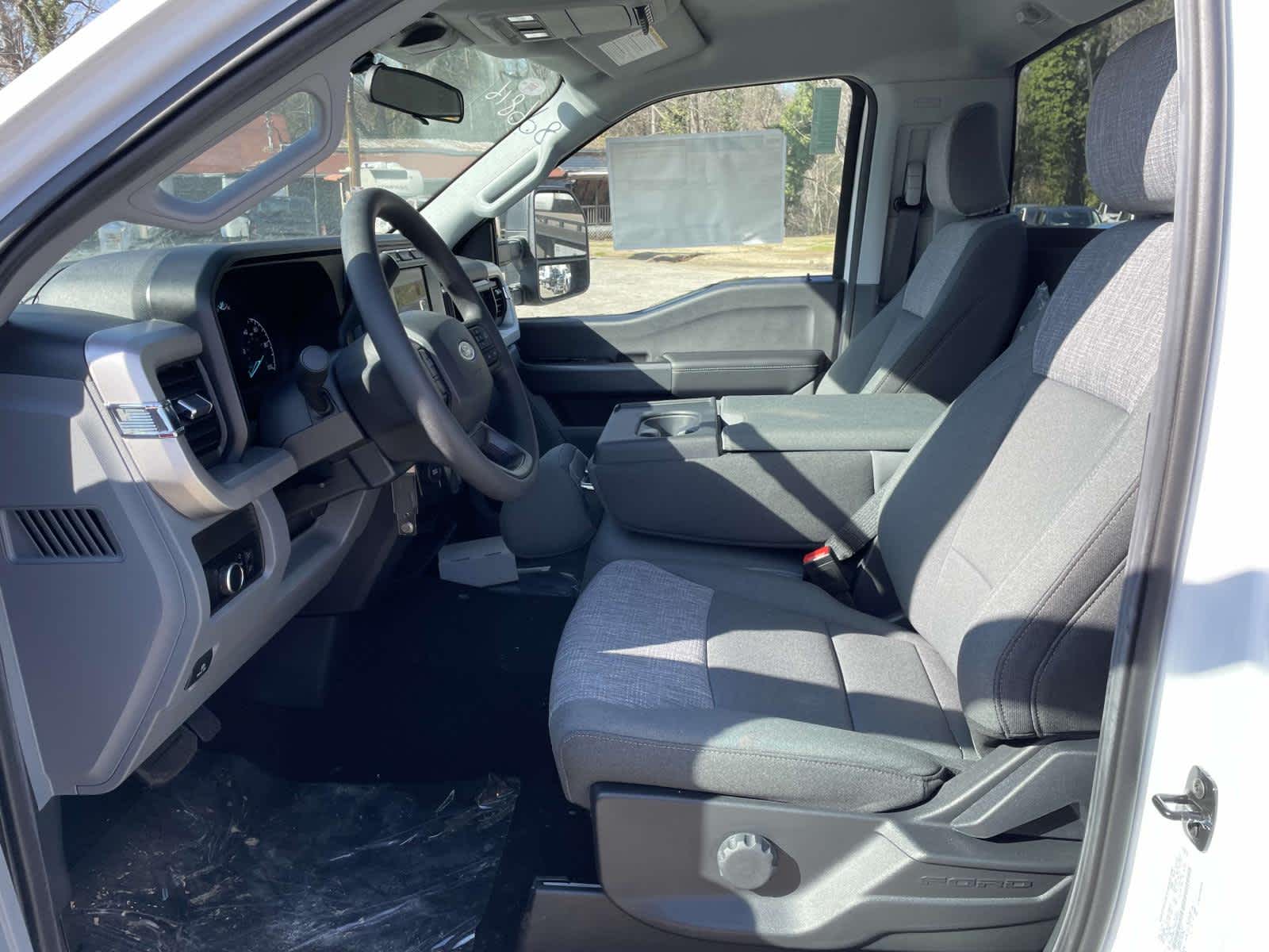 2024 Ford Super Duty F-450 DRW XLT