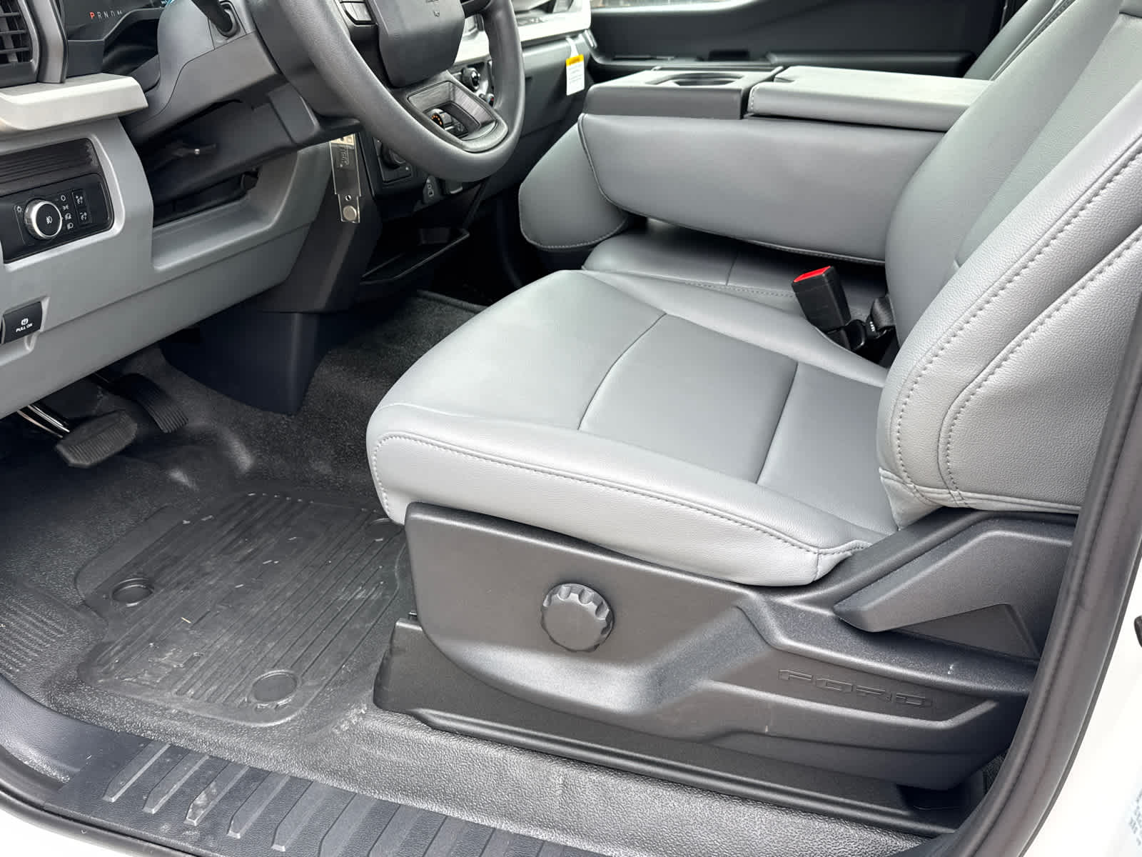 2024 Ford Super Duty F-550 DRW XL