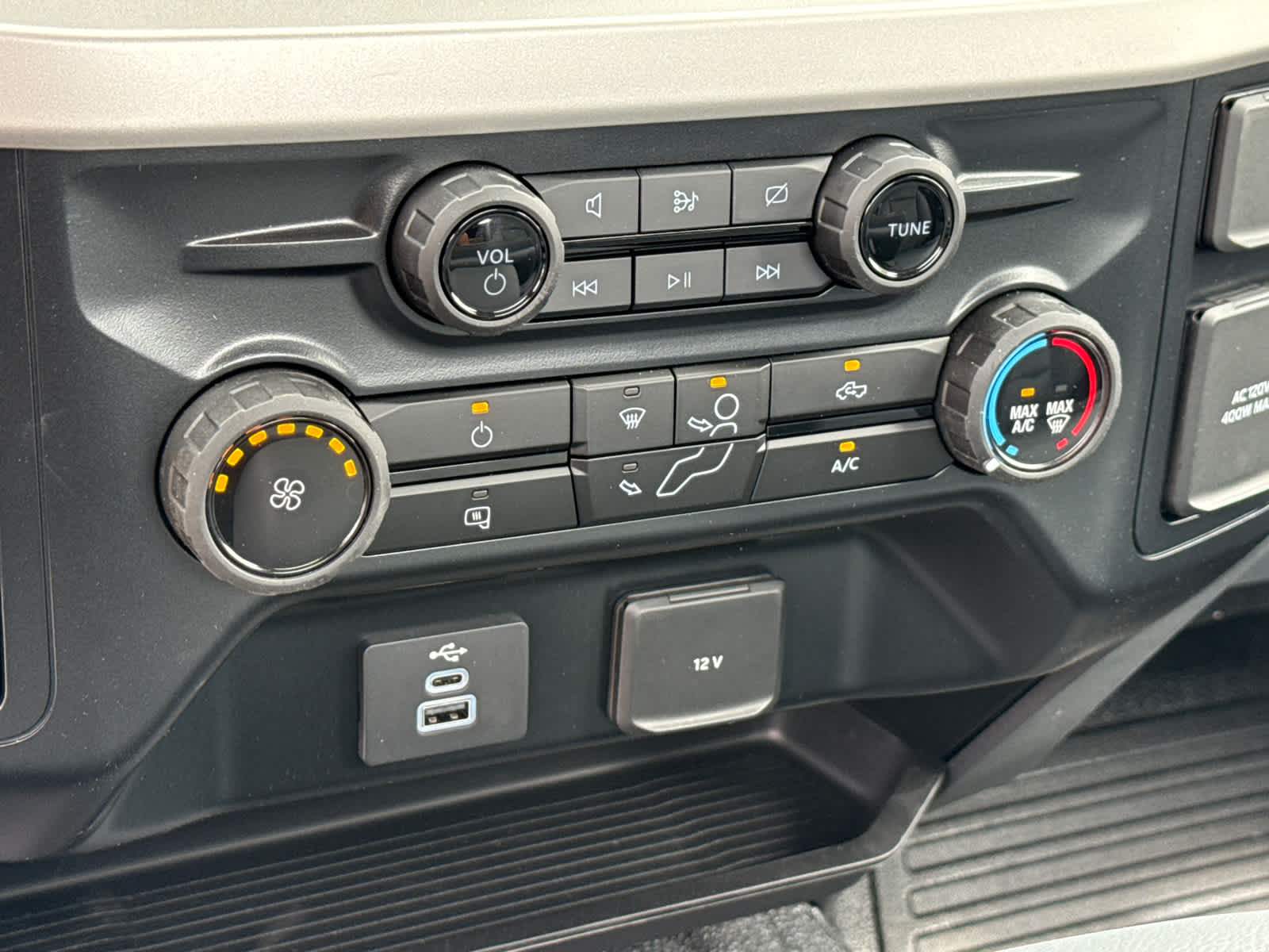 2024 Ford Super Duty F-550 DRW XL