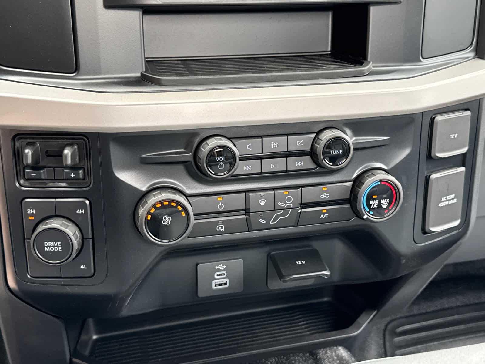 2024 Ford Super Duty F-550 DRW XL