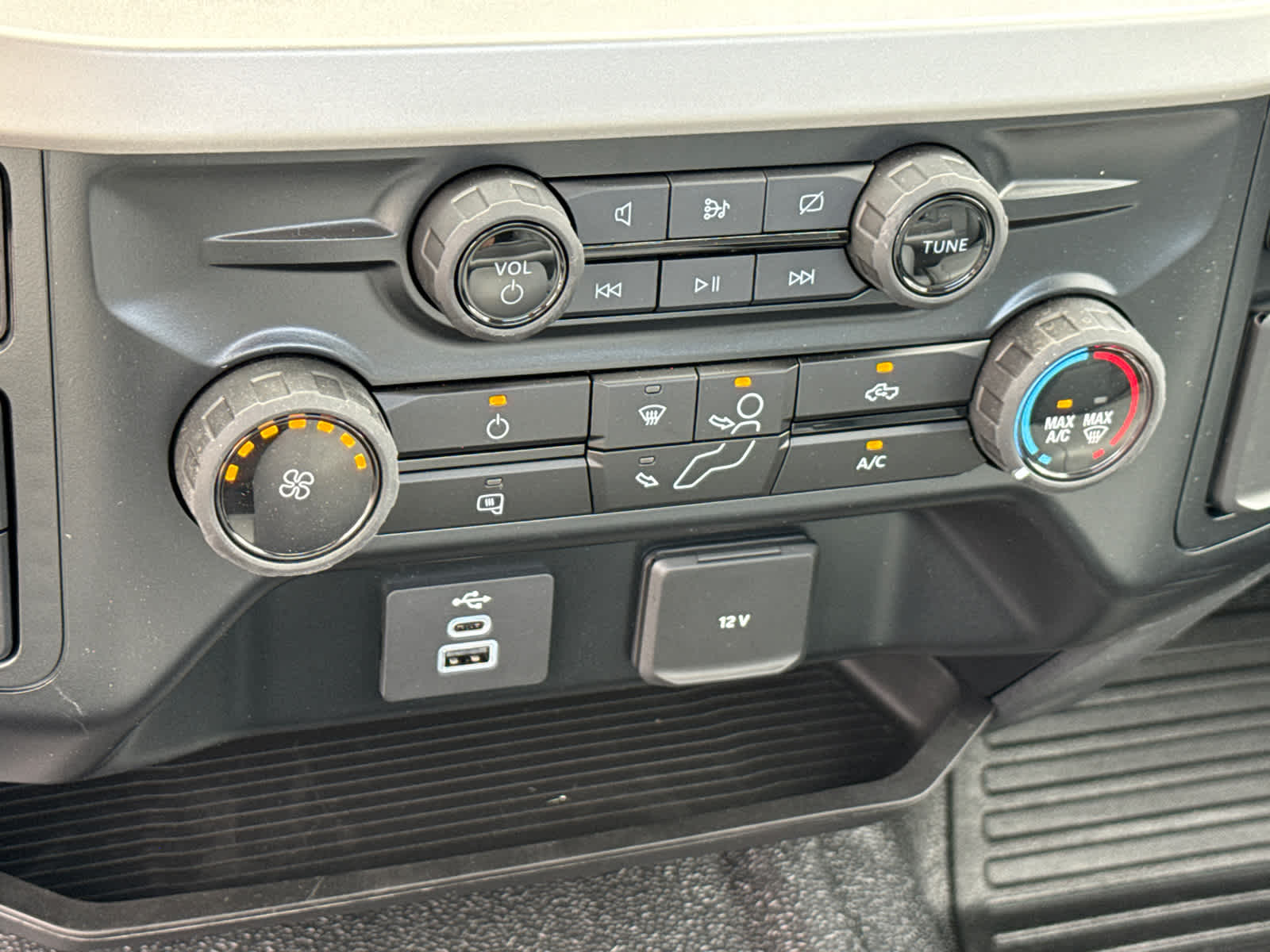 2024 Ford Super Duty F-550 DRW XL