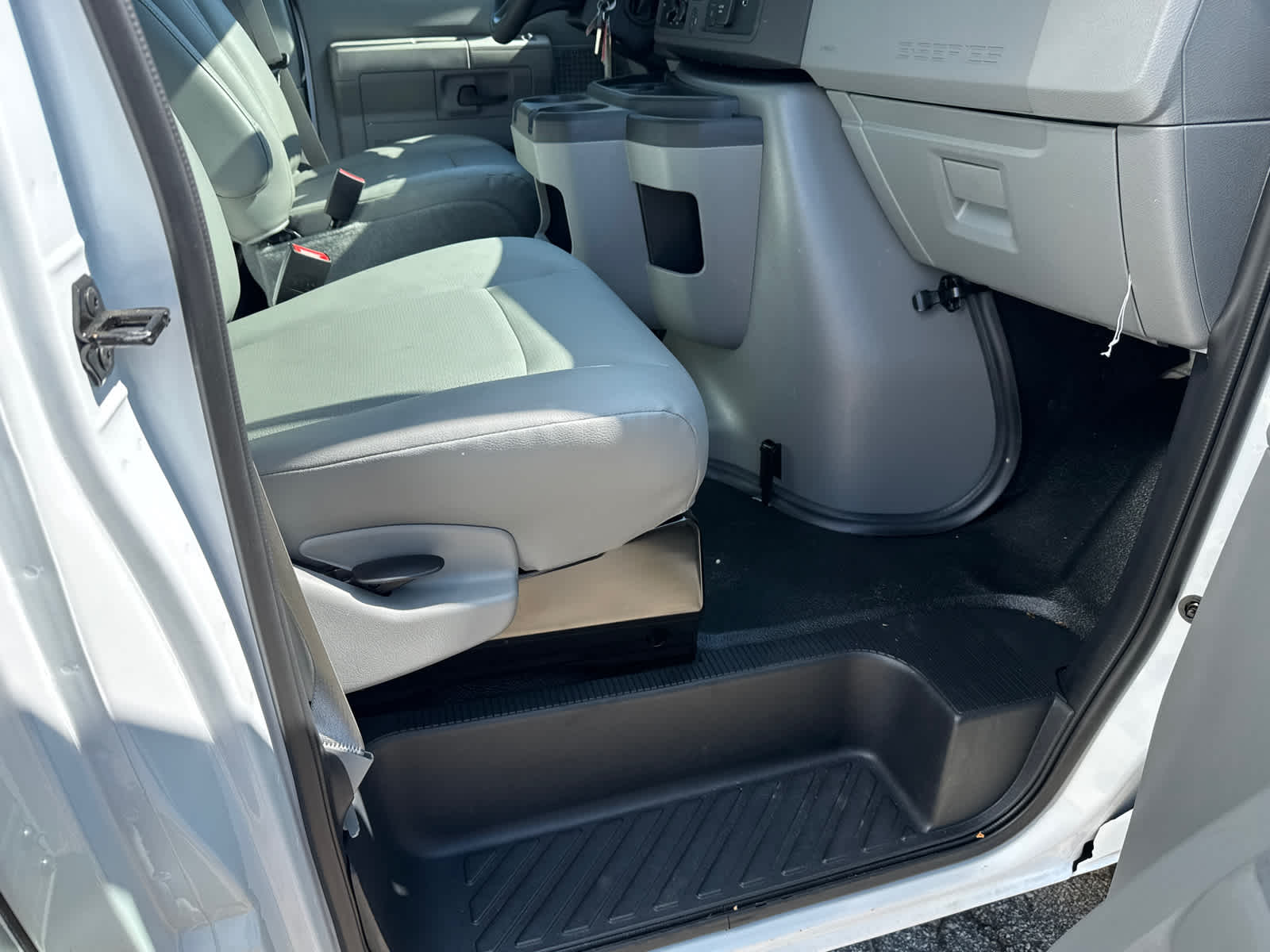 2025 Ford E-Series Cutaway E-450 DRW