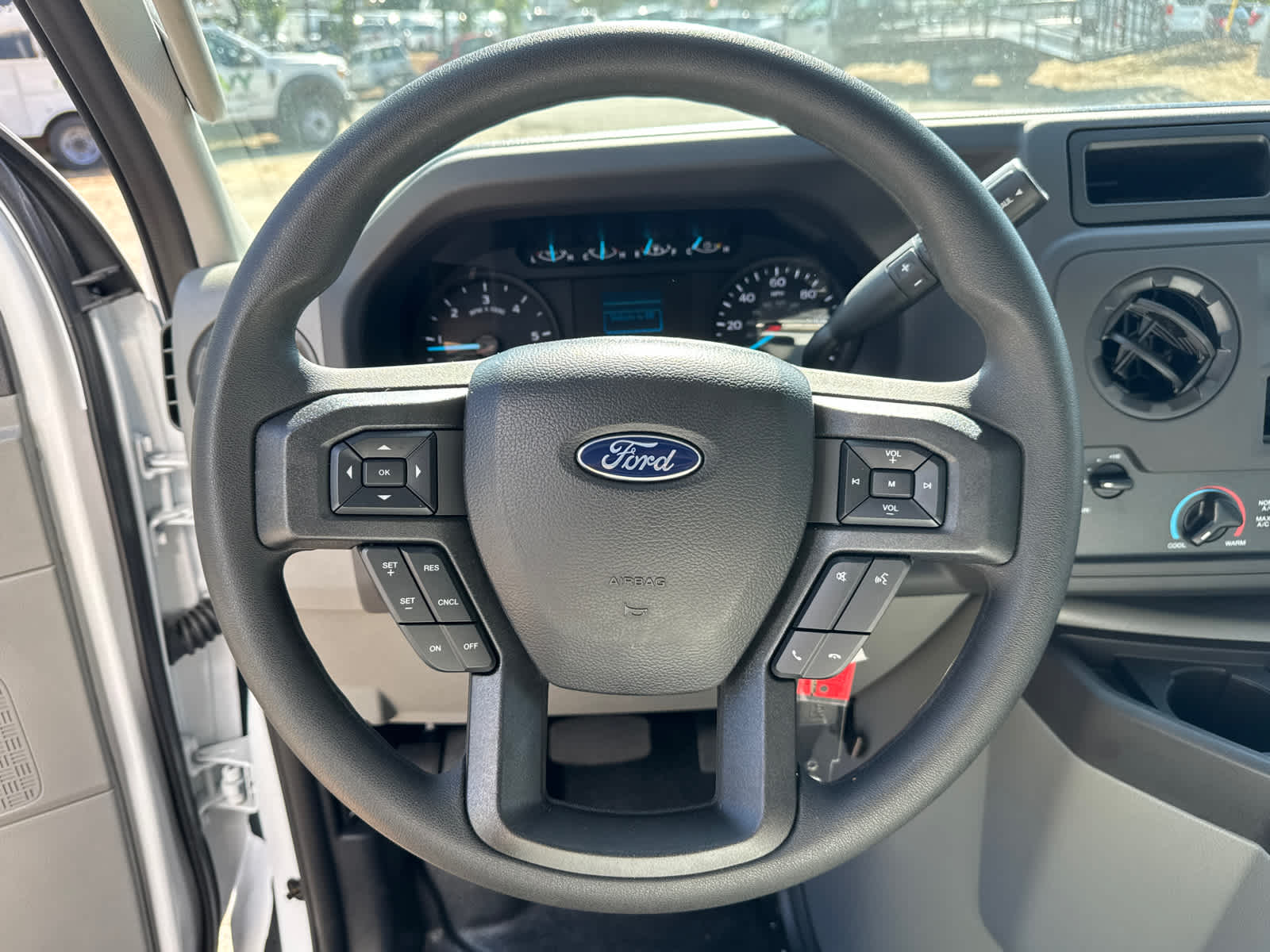 2025 Ford E-Series Cutaway E-450 DRW