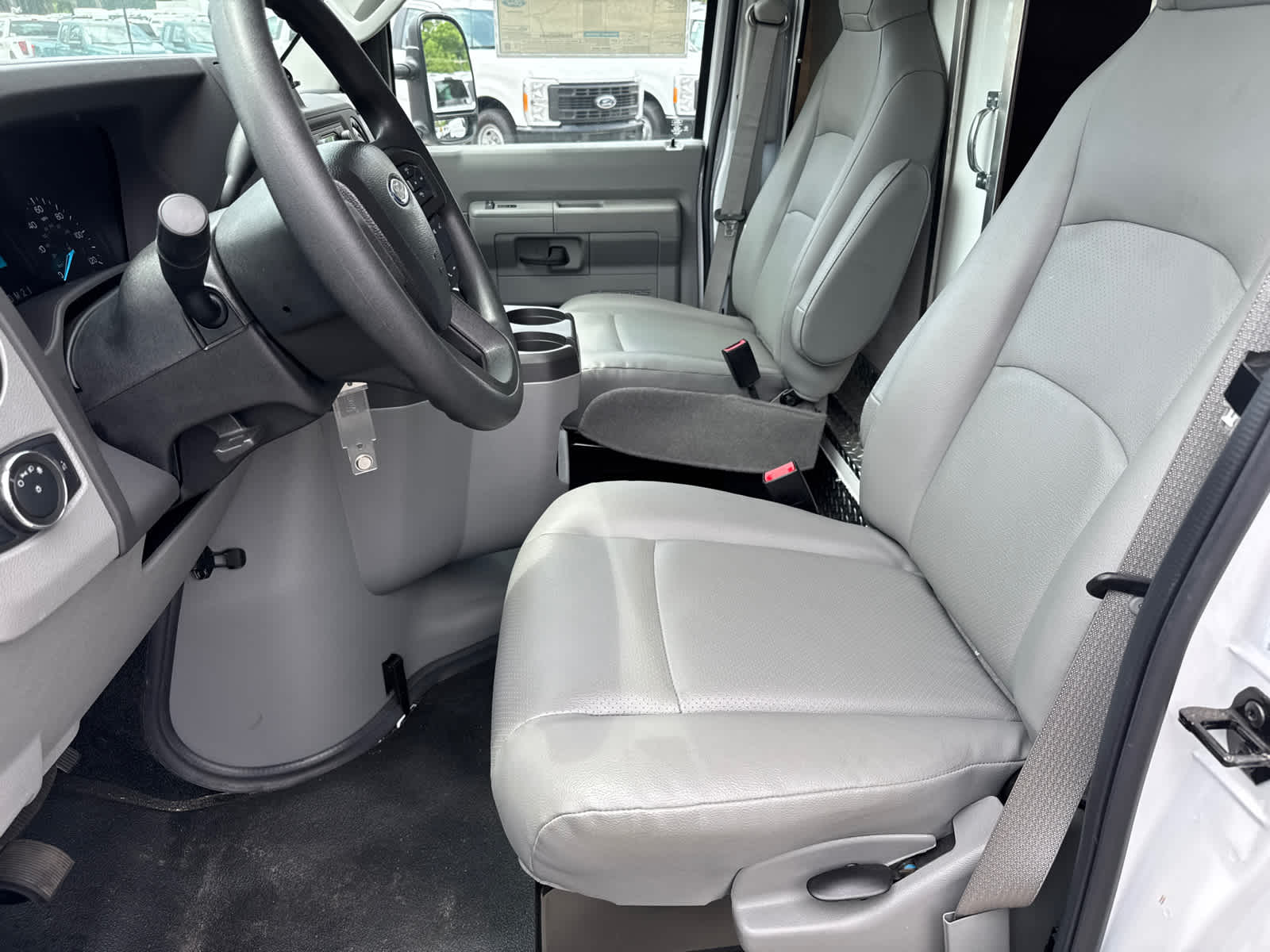 2023 Ford E-Series Cutaway E-450 DRW 158" WB