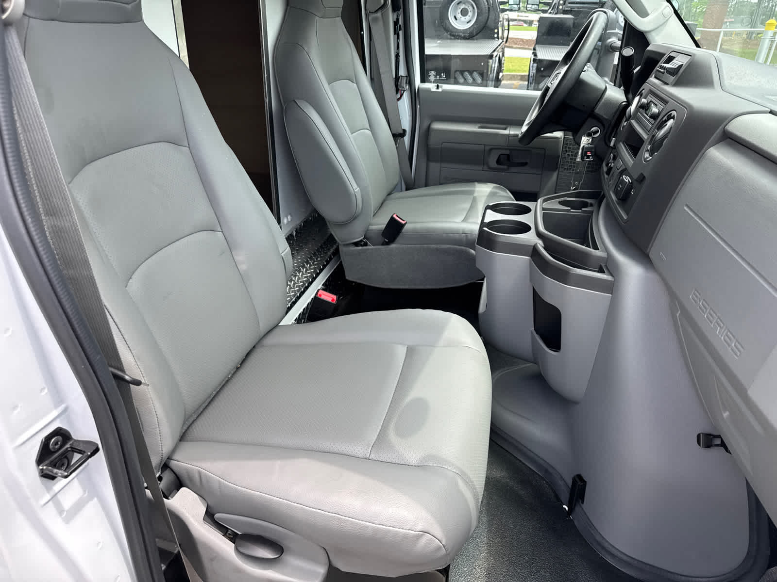 2023 Ford E-Series Cutaway E-450 DRW 158" WB