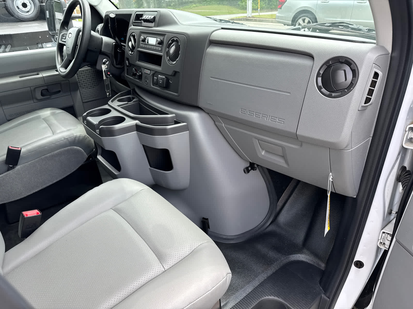 2023 Ford E-Series Cutaway E-450 DRW 158" WB