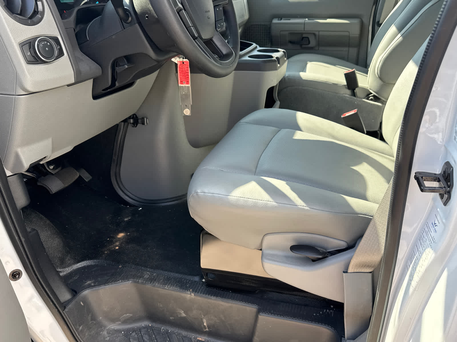 2025 Ford E-Series Cutaway E-450 DRW