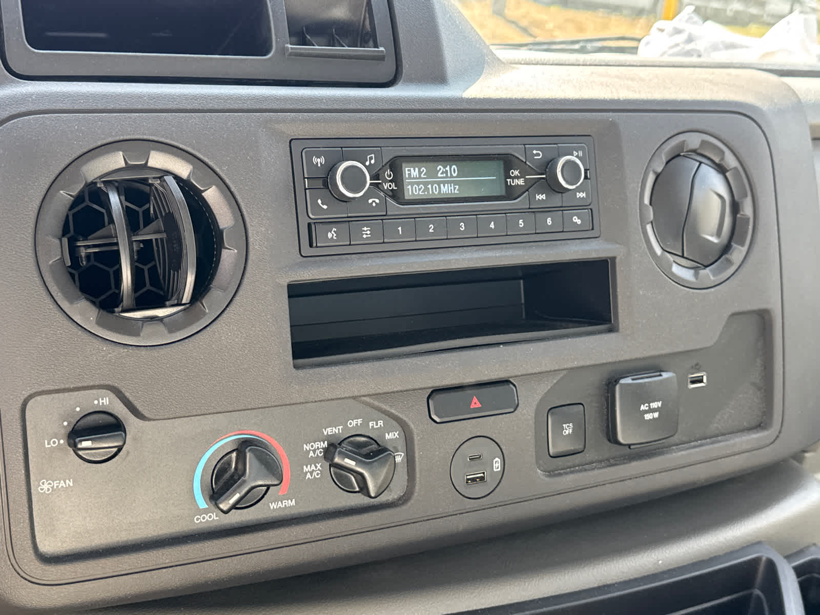 2025 Ford E-Series Cutaway E-450 DRW