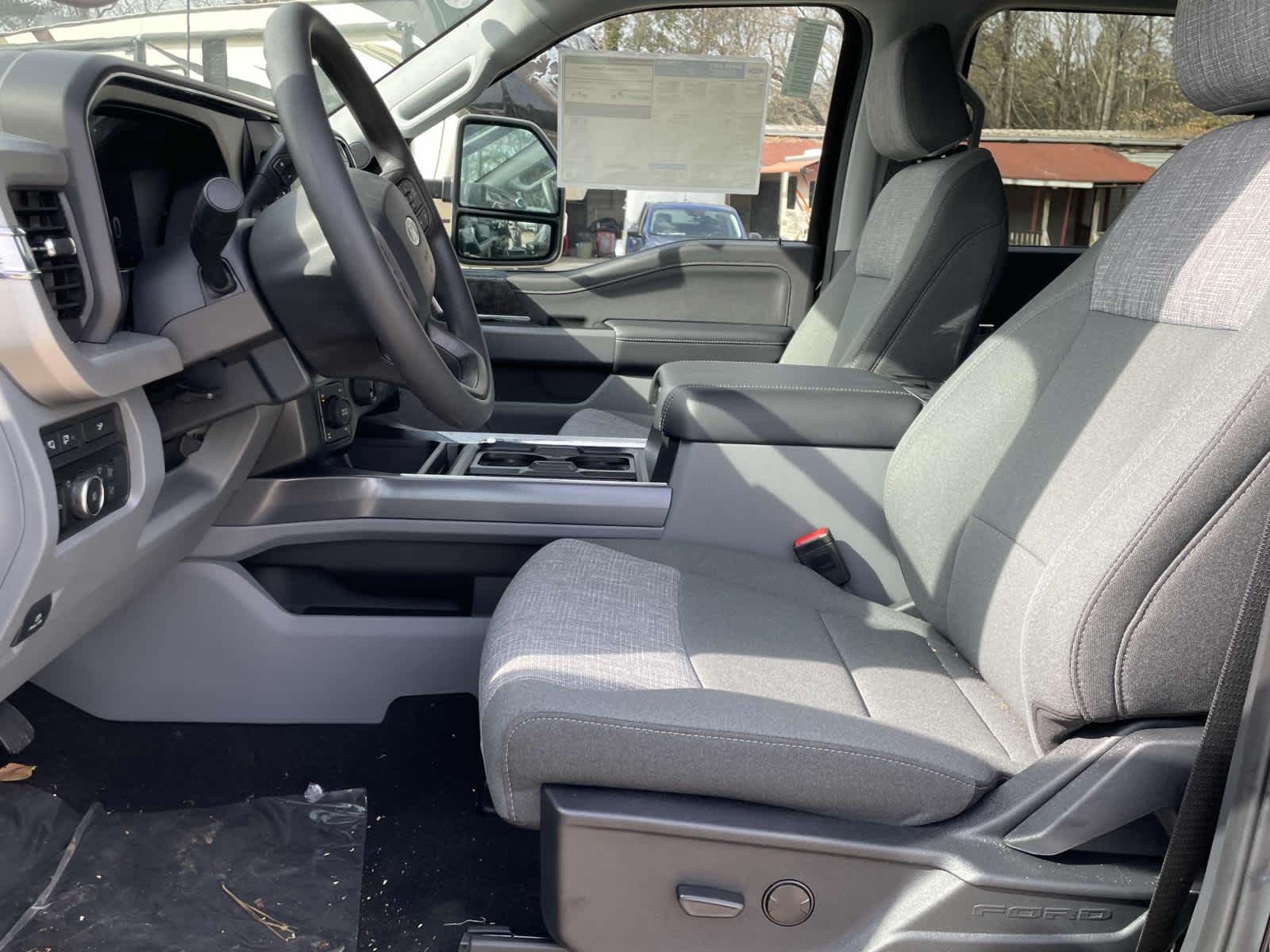 2024 Ford Super Duty F-350 SRW XLT