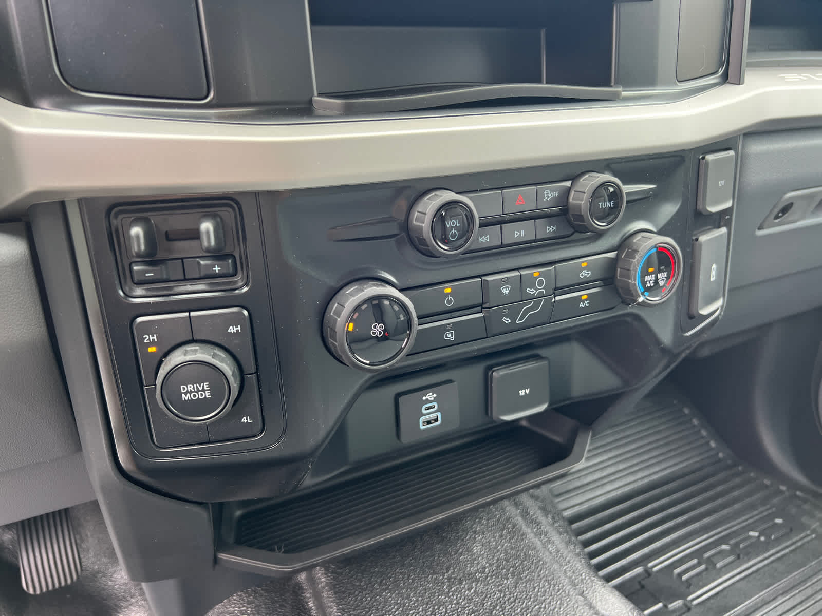 2026 Ford Super Duty F-350 DRW Pickup XL