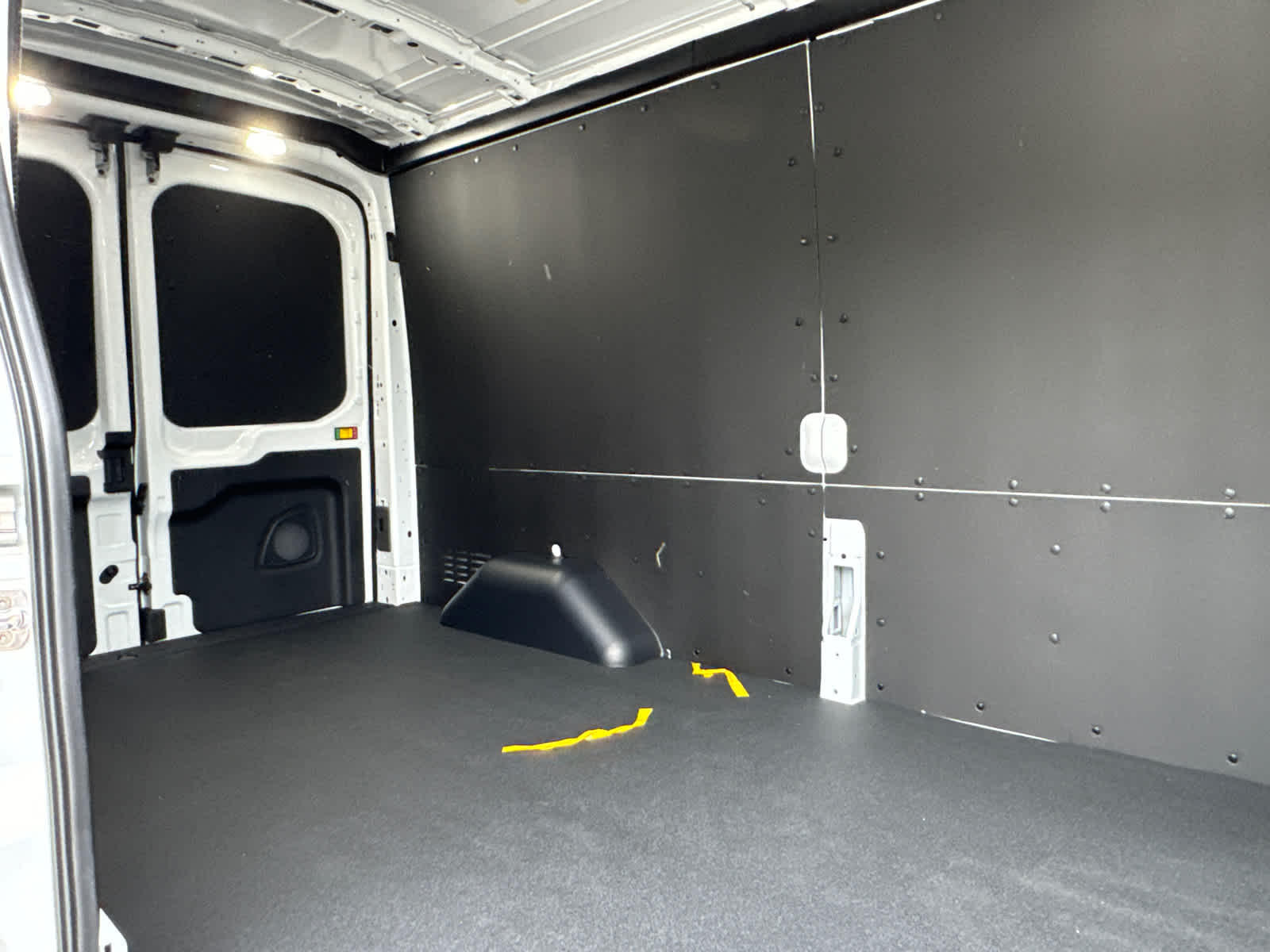 2025 Ford Transit T-250 148" Med Rf 9070 GVWR RWD