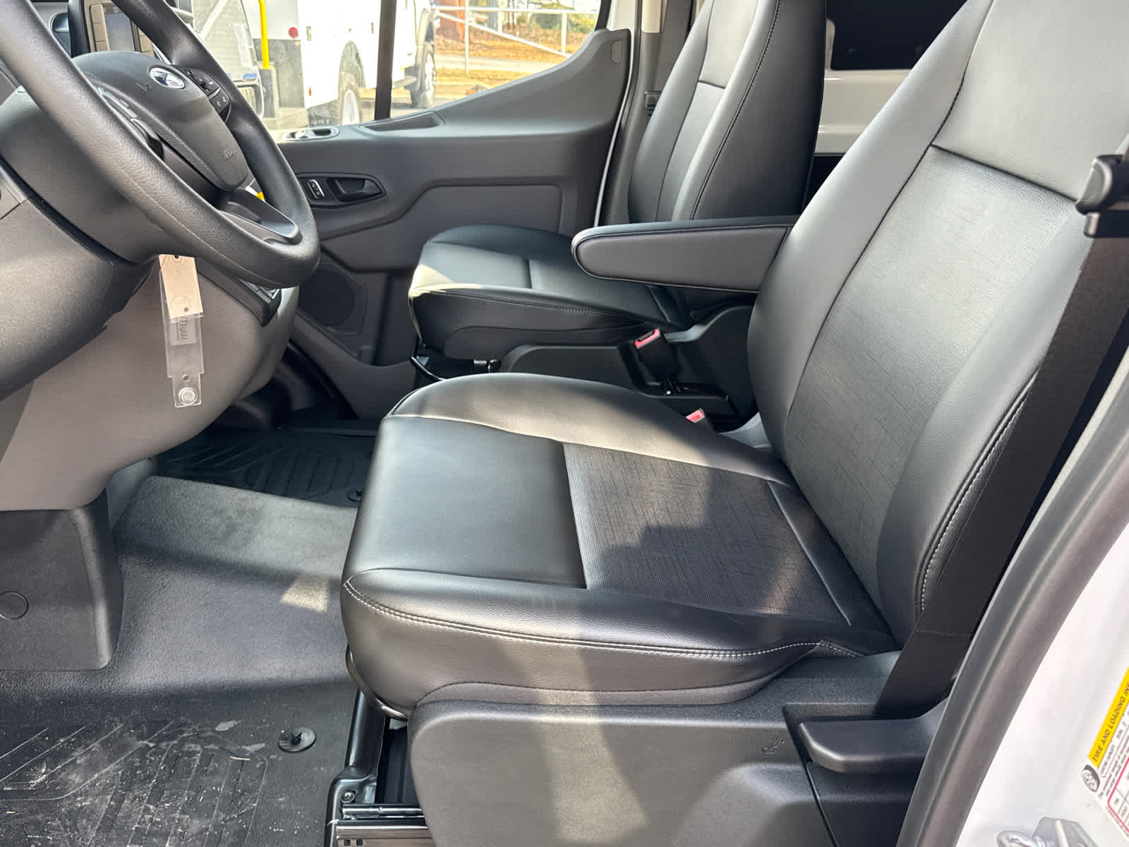 2025 Ford Transit T-250 148" Med Rf 9070 GVWR RWD