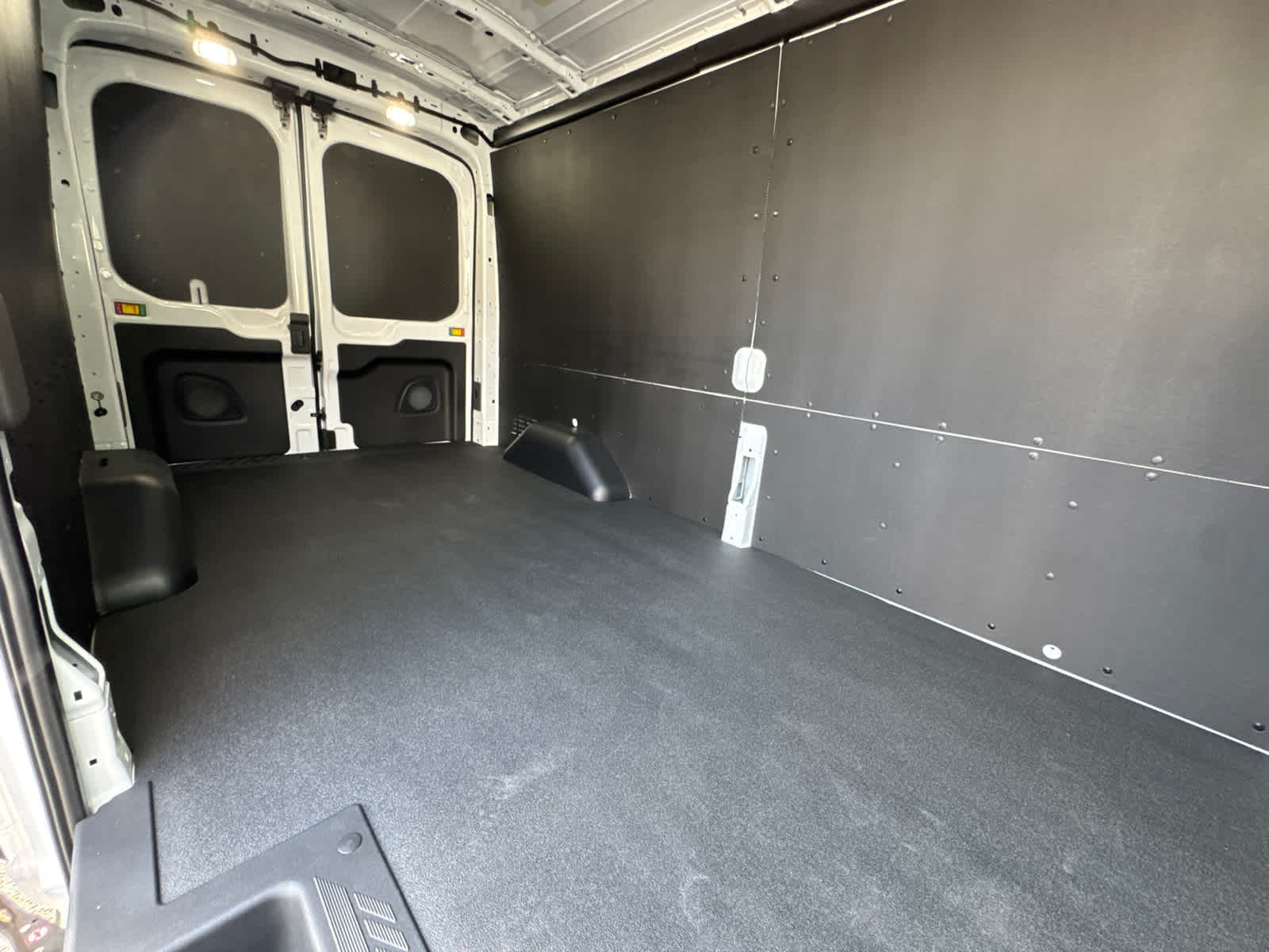 2025 Ford Transit T-250 148" Med Rf 9070 GVWR RWD