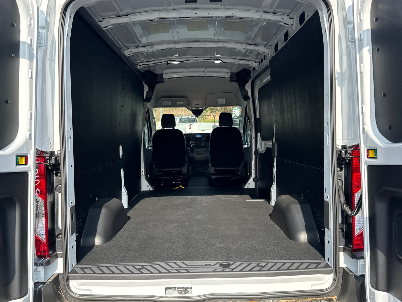 2025 Ford Transit T-250 148" Med Rf 9070 GVWR RWD