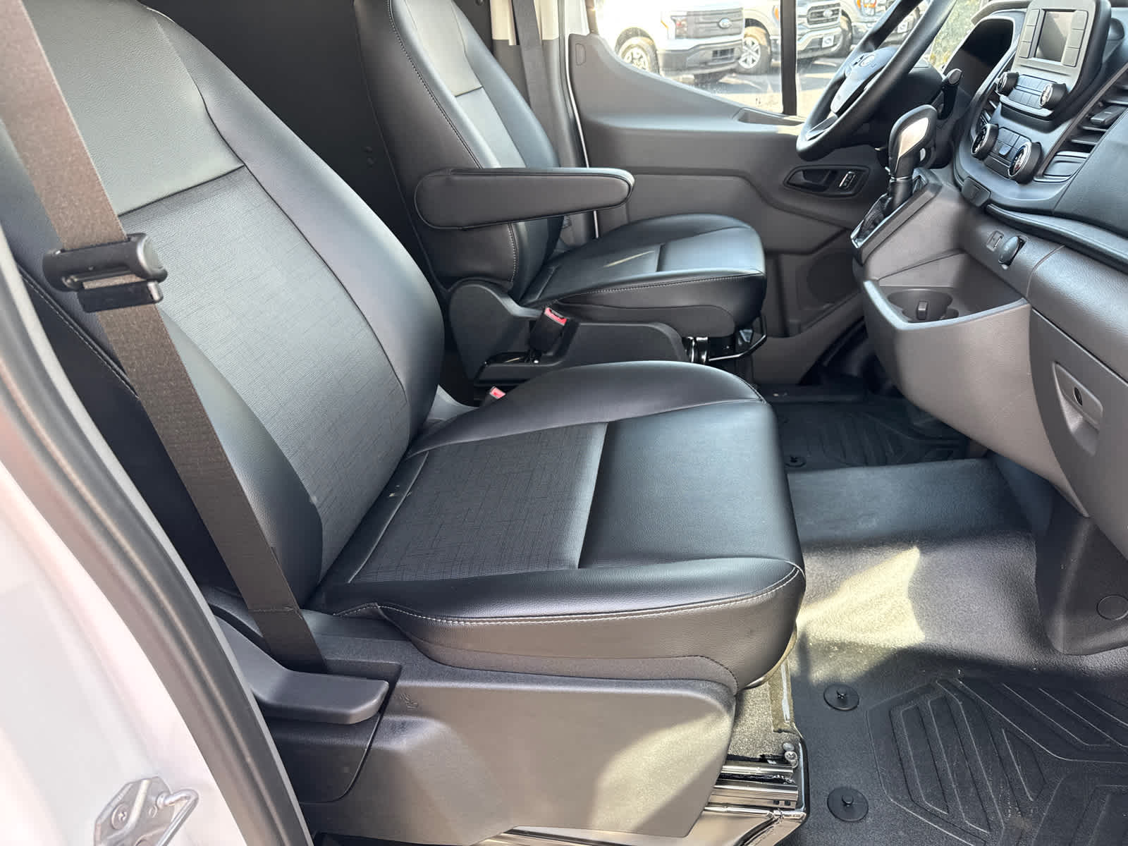 2024 Ford Transit T-250 130" Low Rf 9070 GVWR RWD