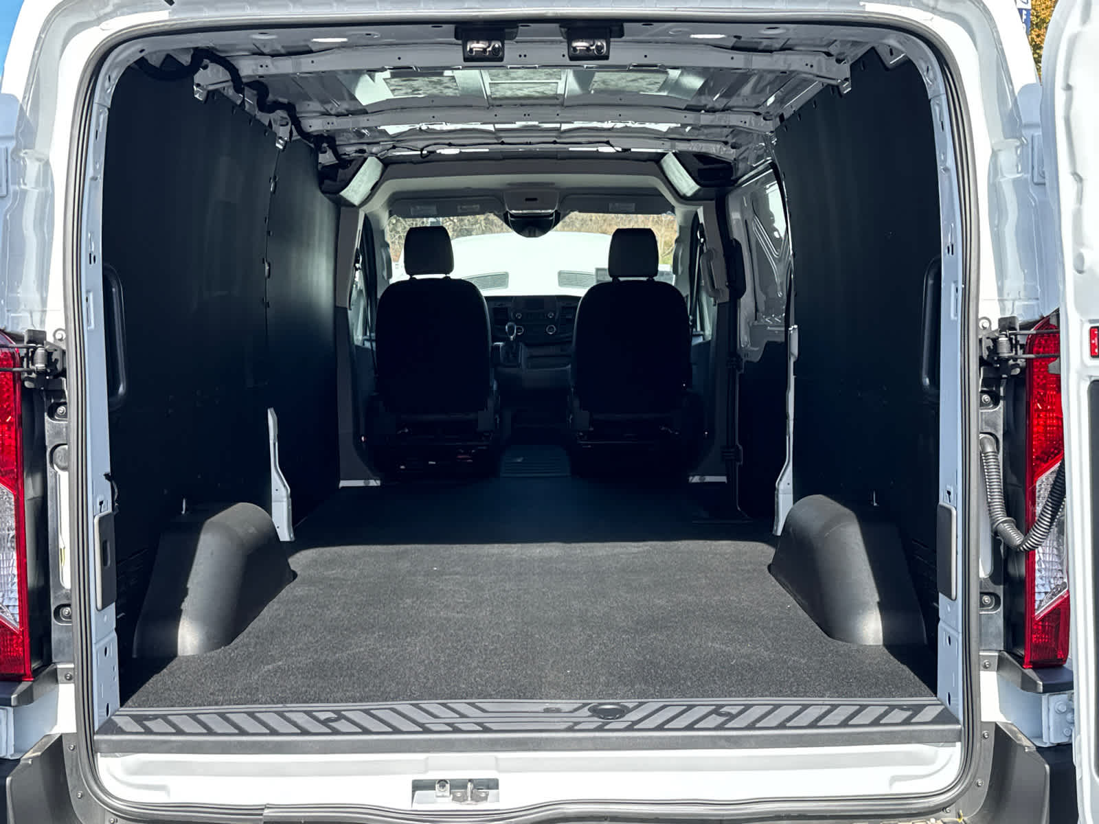 2024 Ford Transit T-250 130" Low Rf 9070 GVWR RWD