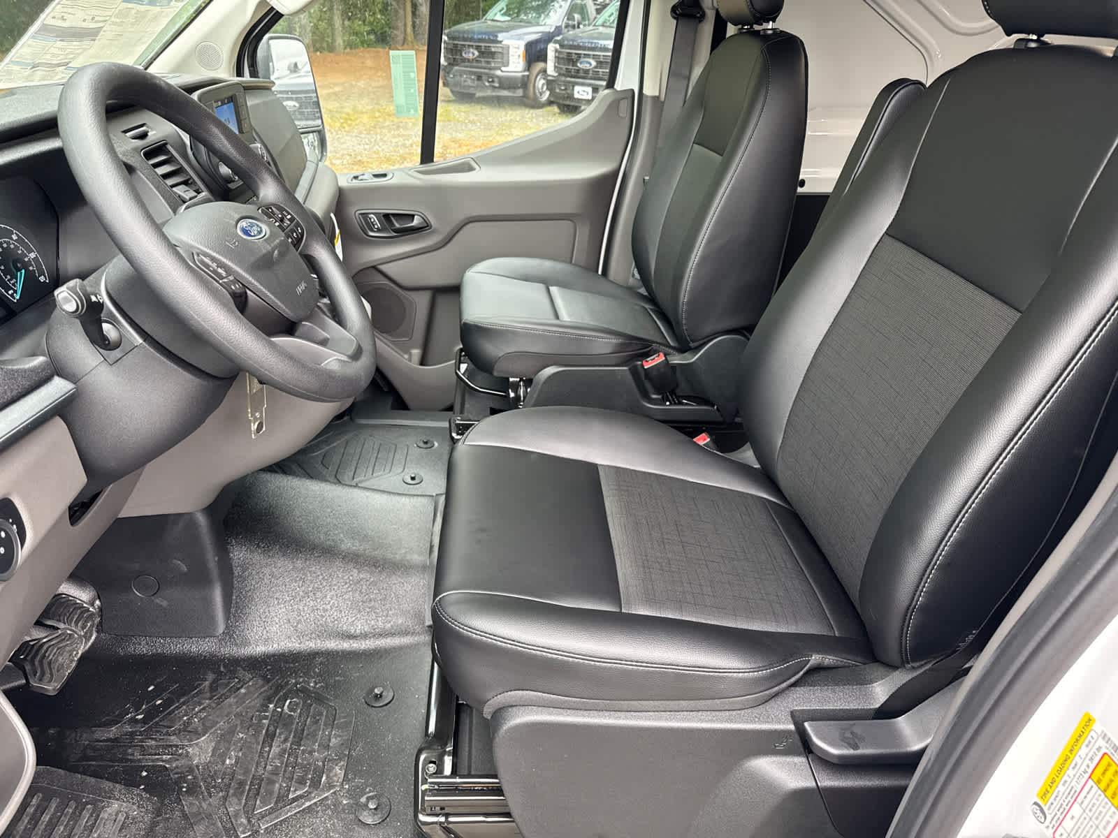 2025 Ford Transit T-250 130" Low Rf 9070 GVWR RWD