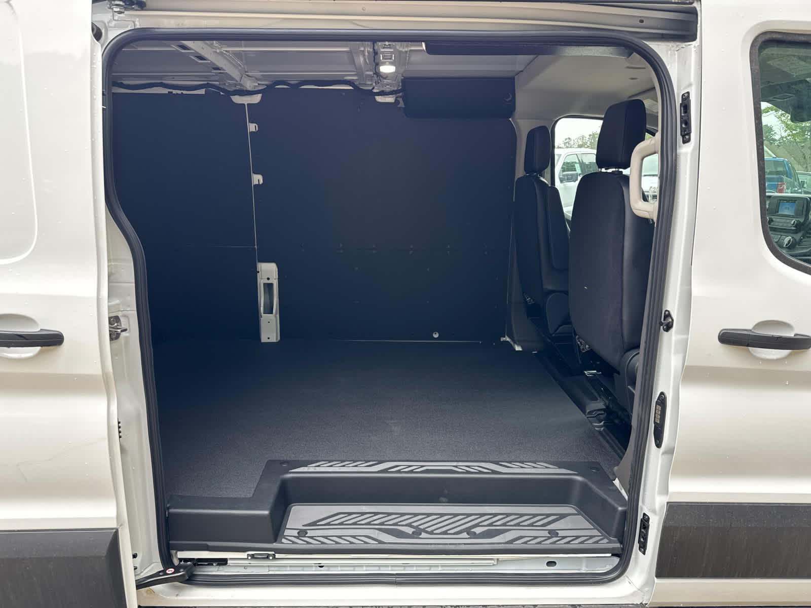 2025 Ford Transit T-250 130" Low Rf 9070 GVWR RWD