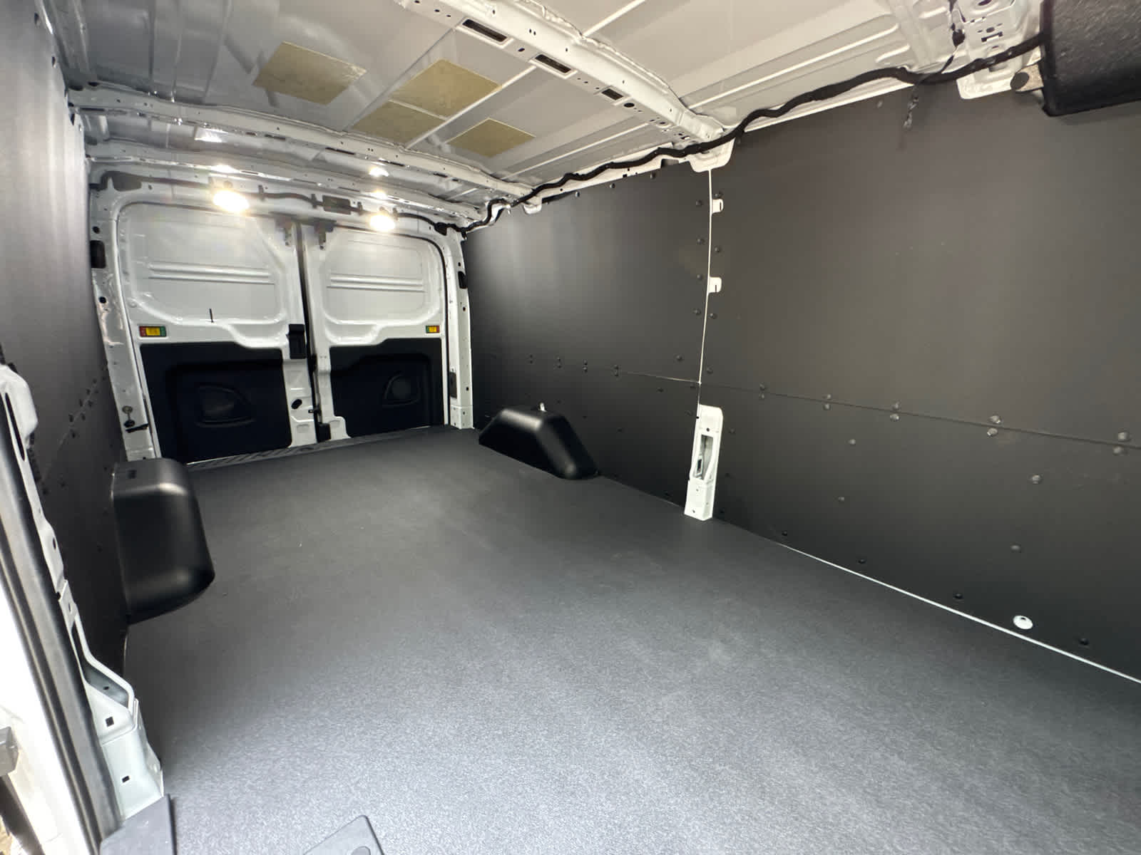 2025 Ford Transit T-250 130" Low Rf 9070 GVWR RWD