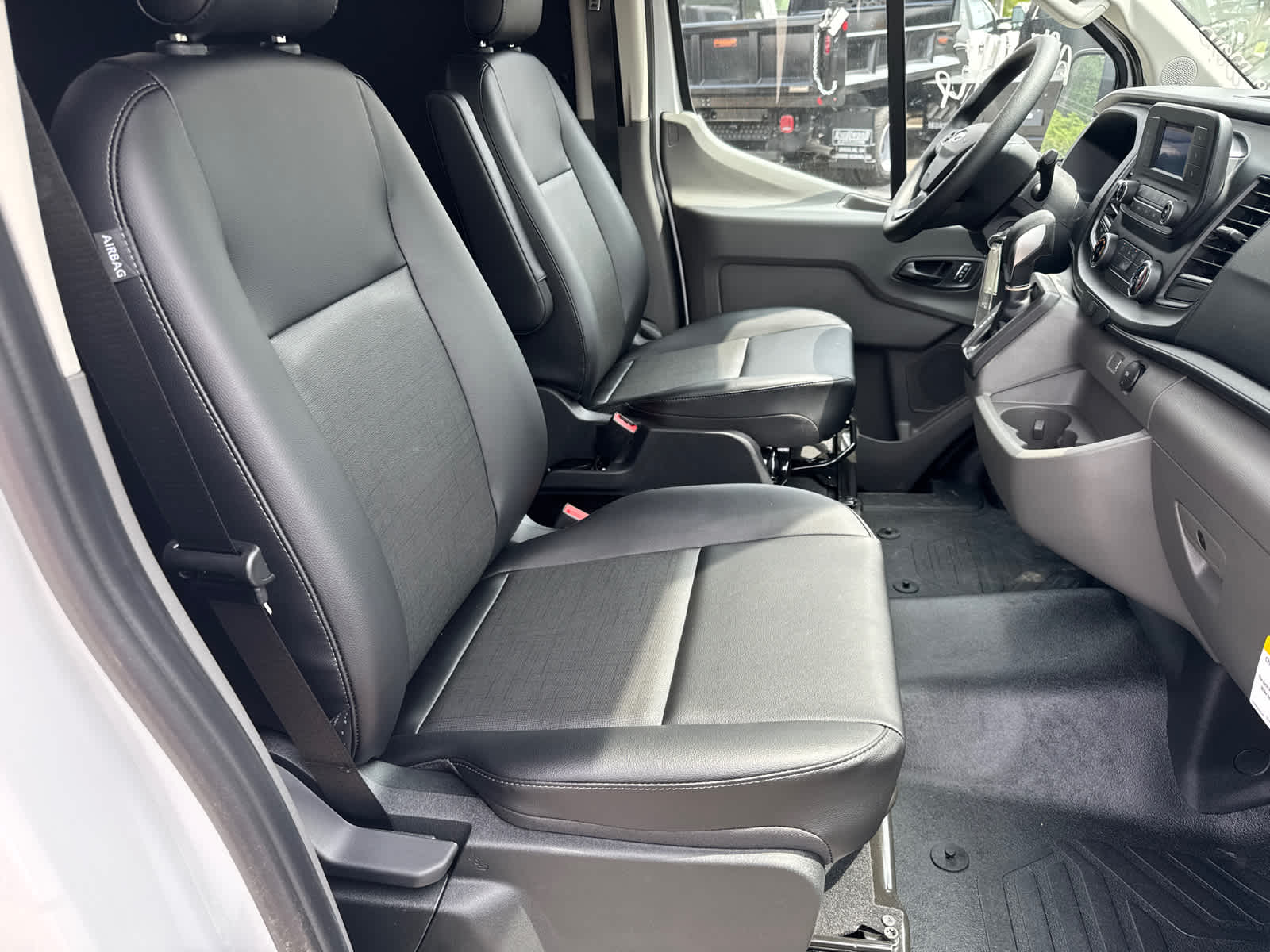 2025 Ford Transit T-250 130" Low Rf 9070 GVWR RWD