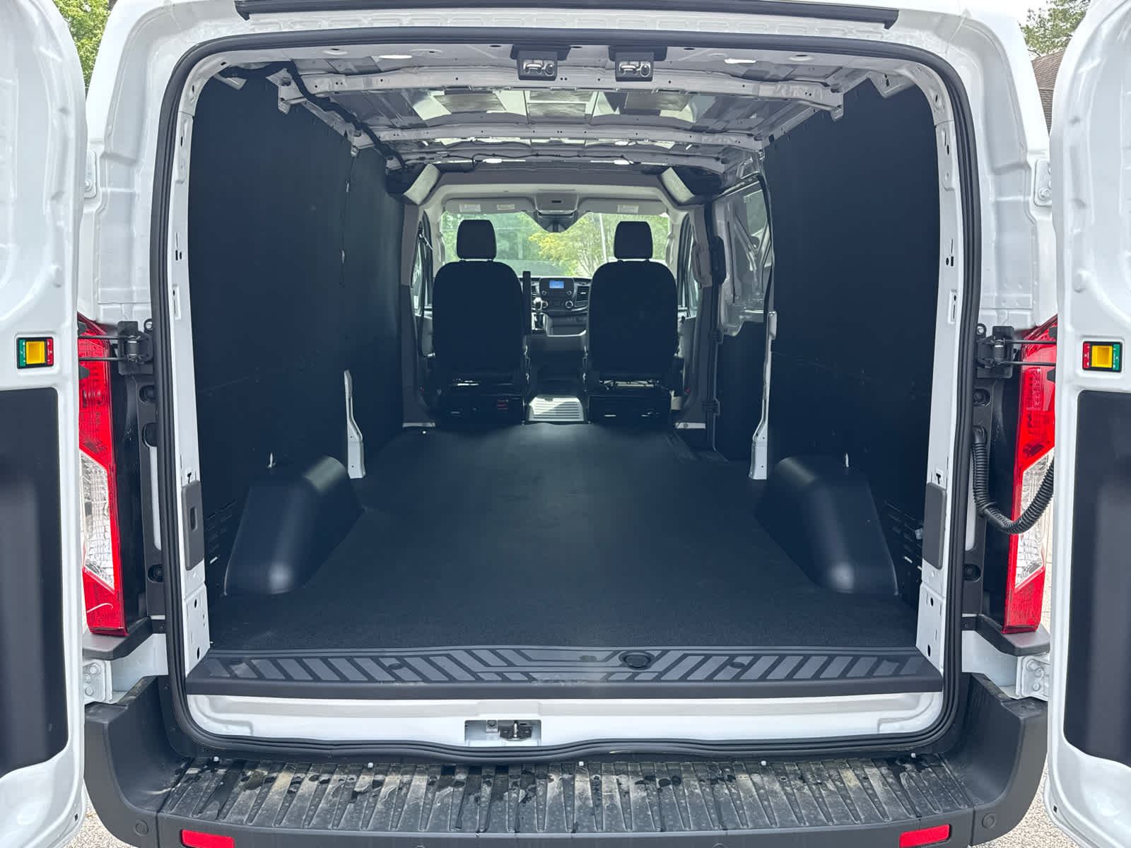 2025 Ford Transit T-250 130" Low Rf 9070 GVWR RWD