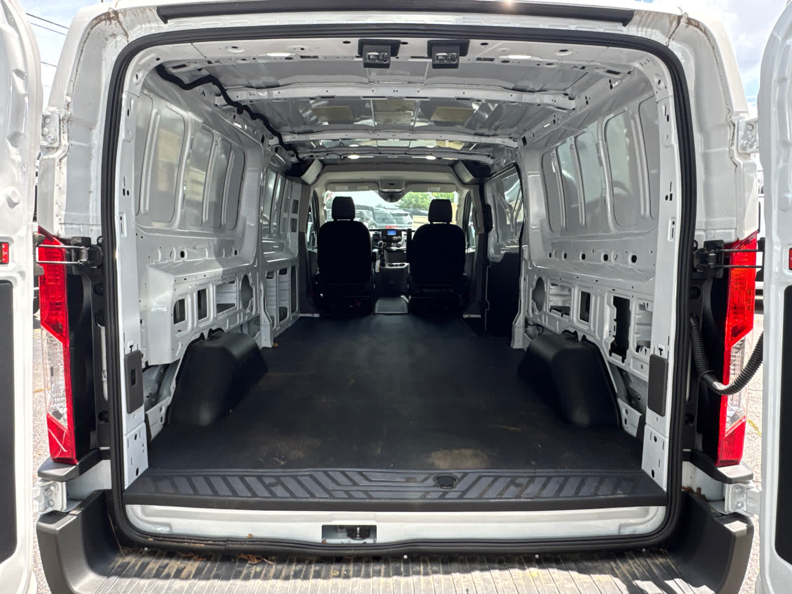 2023 Ford Transit T-250 130" Low Rf 9070 GVWR RWD