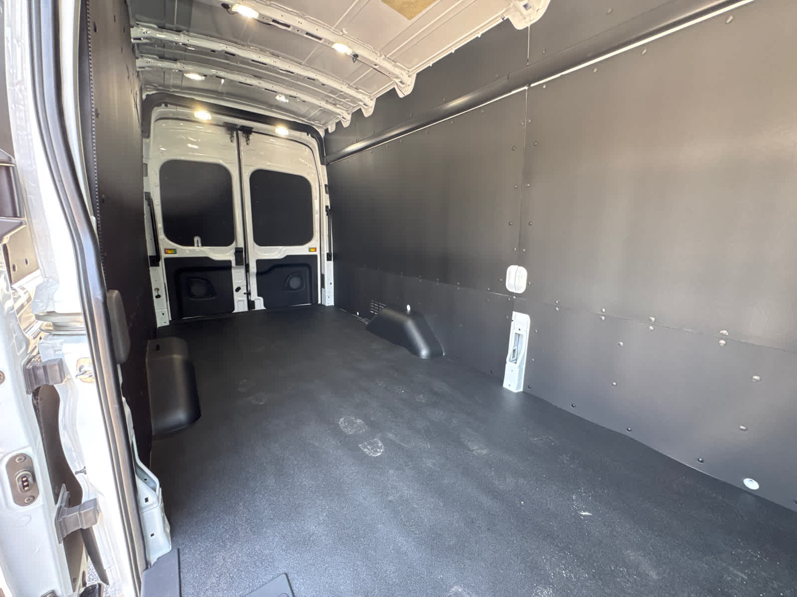 2023 Ford Transit T-350 148" EL Hi Rf 9500 GVWR RWD