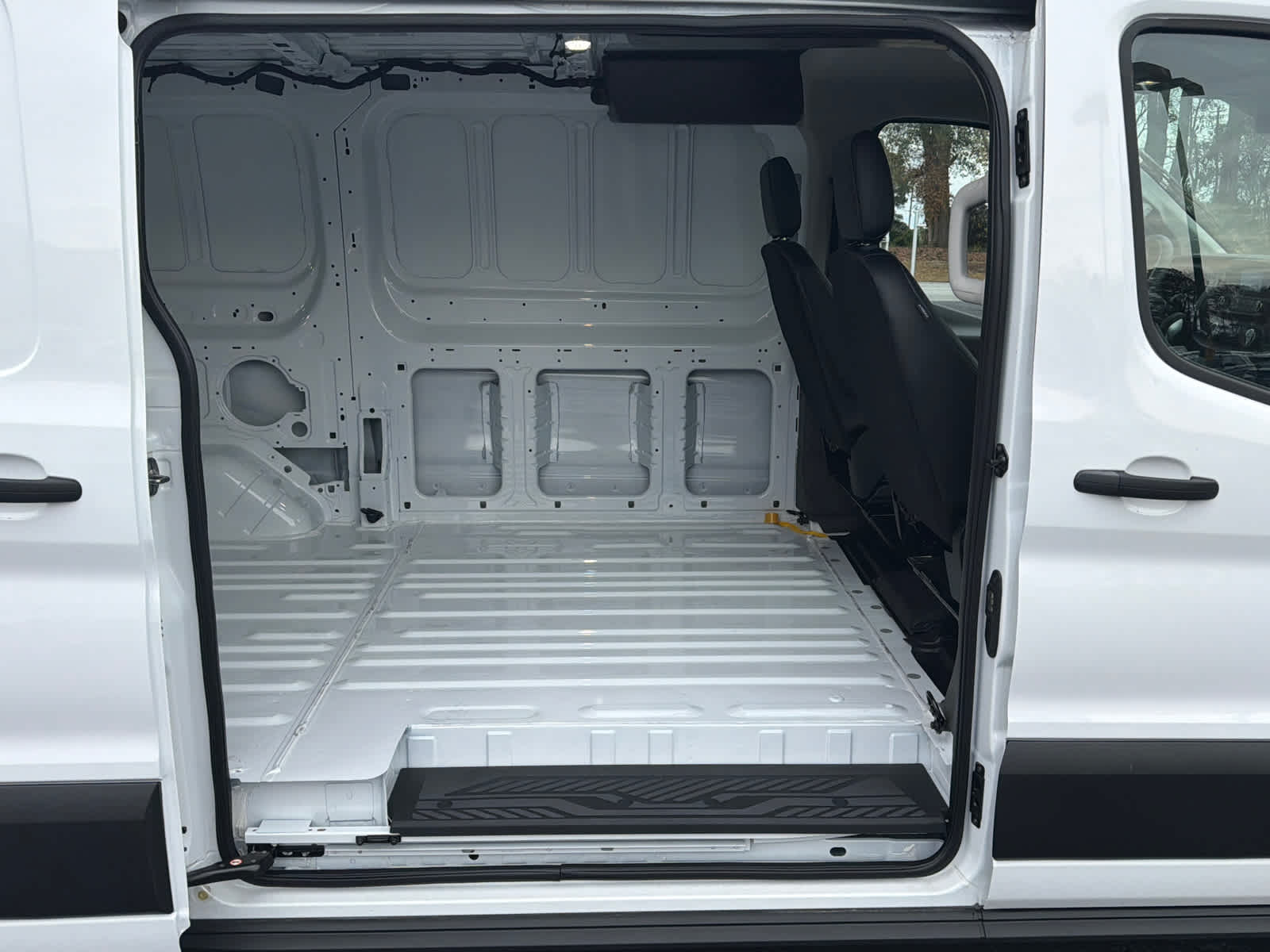 2024 Ford Transit T-150 130" Low Rf 8670 GVWR RWD