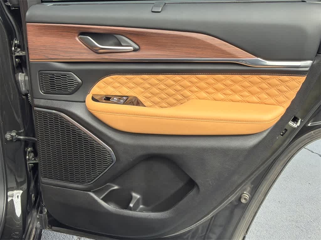 2023 Jeep Grand Cherokee Summit