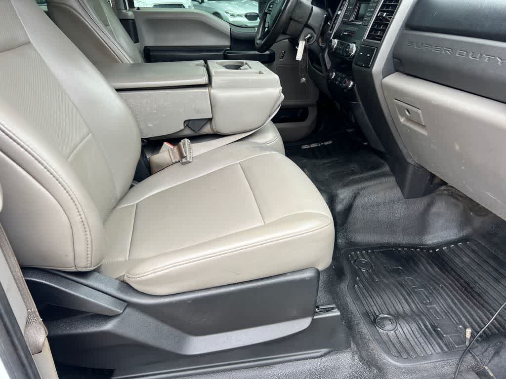 2019 Ford Super Duty F-350 DRW Chassis Cab XL