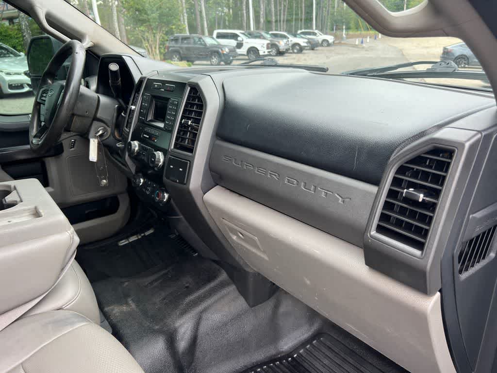 2019 Ford Super Duty F-350 DRW Chassis Cab XL