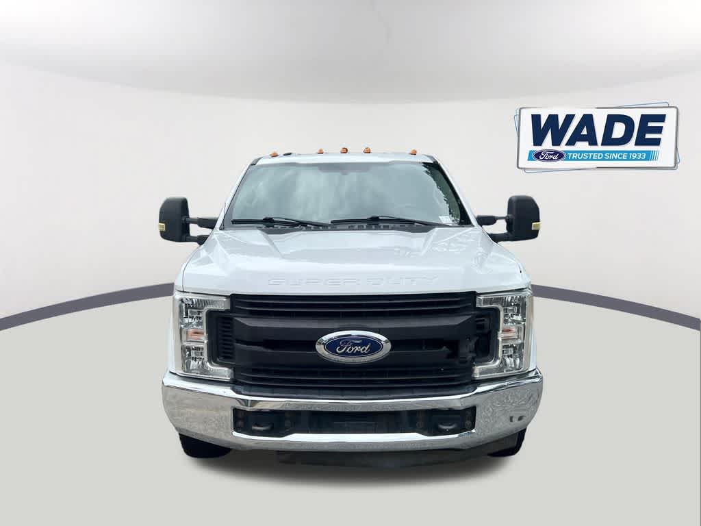 2019 Ford Super Duty F-350 DRW Chassis Cab XL