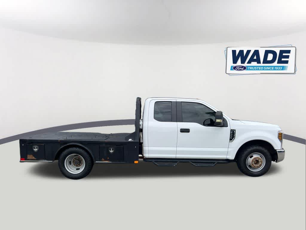 2019 Ford Super Duty F-350 DRW Chassis Cab XL