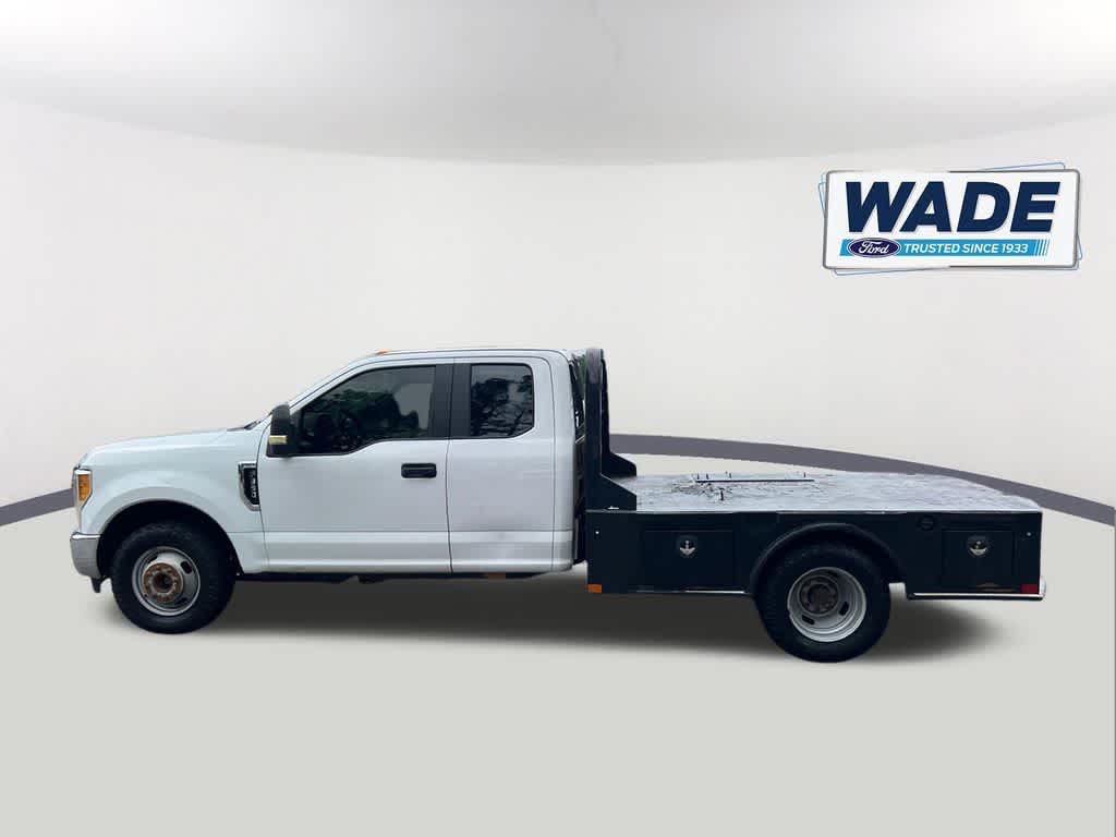 2019 Ford Super Duty F-350 DRW Chassis Cab XL