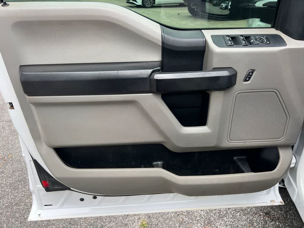 2019 Ford Super Duty F-350 DRW Chassis Cab XL