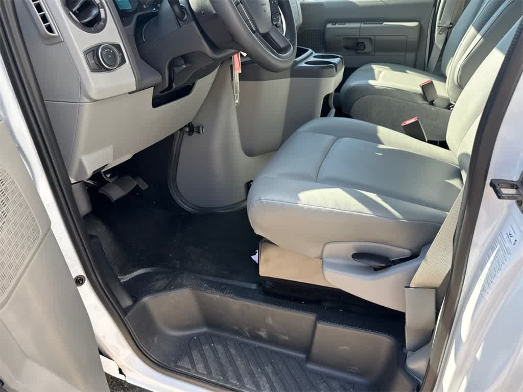 2025 Ford E-Series Cutaway E-450 DRW 158" WB