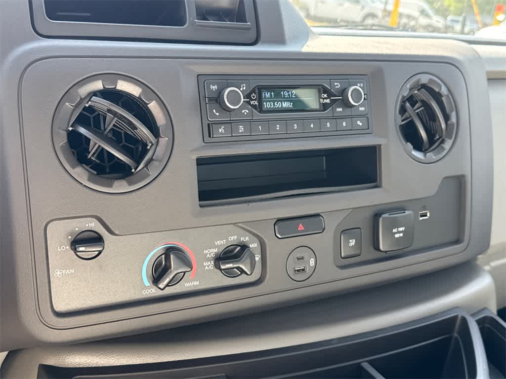 2025 Ford E-Series Cutaway E-450 DRW 158" WB