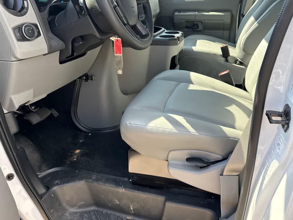 2025 Ford E-Series Cutaway E-450 DRW 158" WB