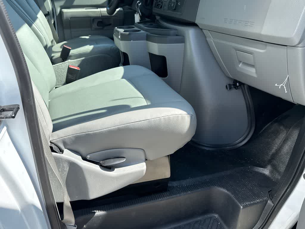 2025 Ford E-Series Cutaway E-450 DRW 158" WB
